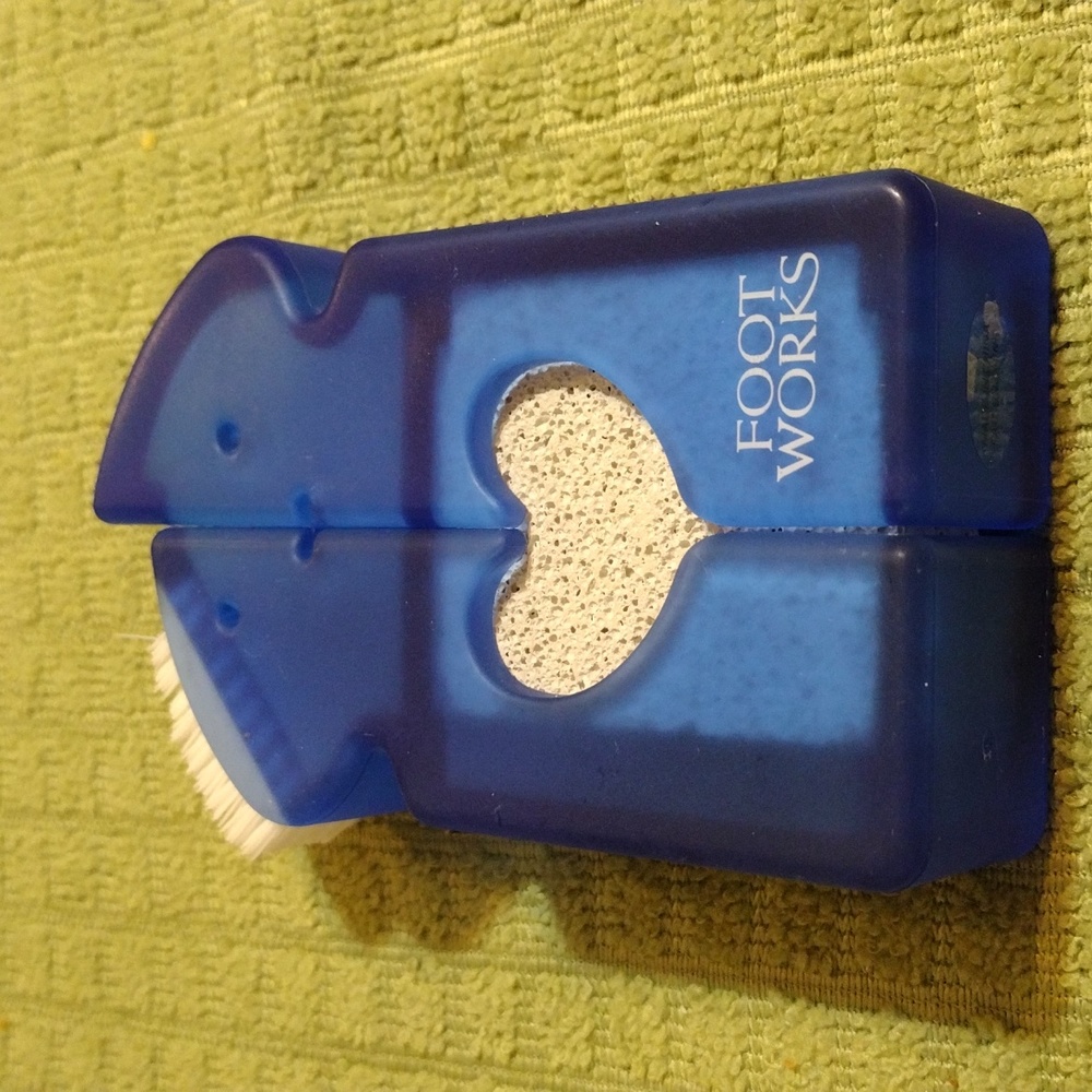 Avon, footworks pumice stone file brush, brush looks like a person, heart. - Picture 5 of 5